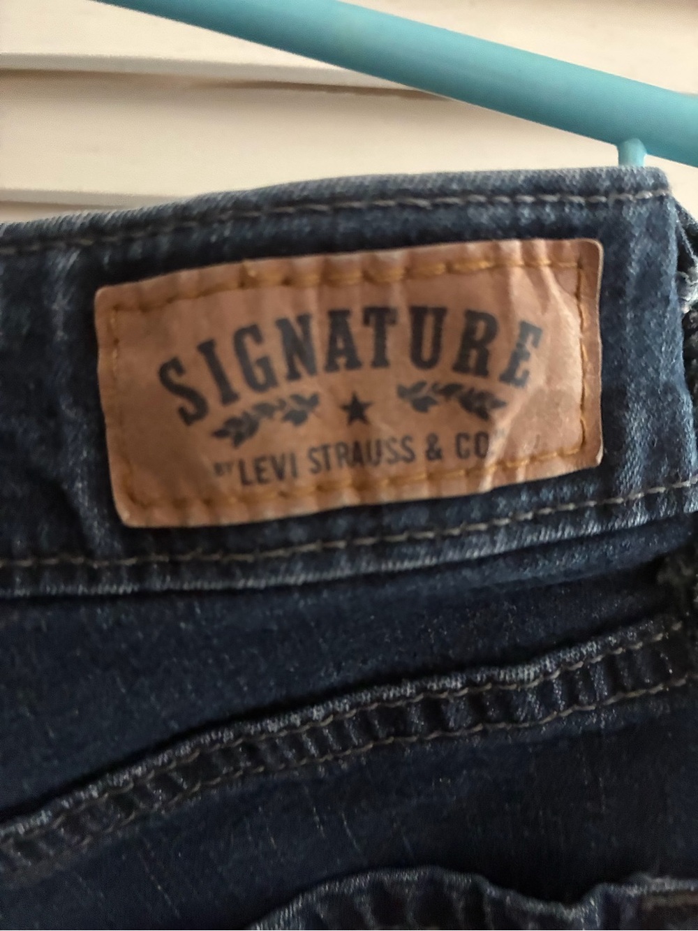 Levi’s mid rise straight jeans